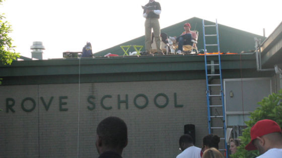 Green Grove Elementary School Prinicpal Reward Students By Reading On The Rooftop