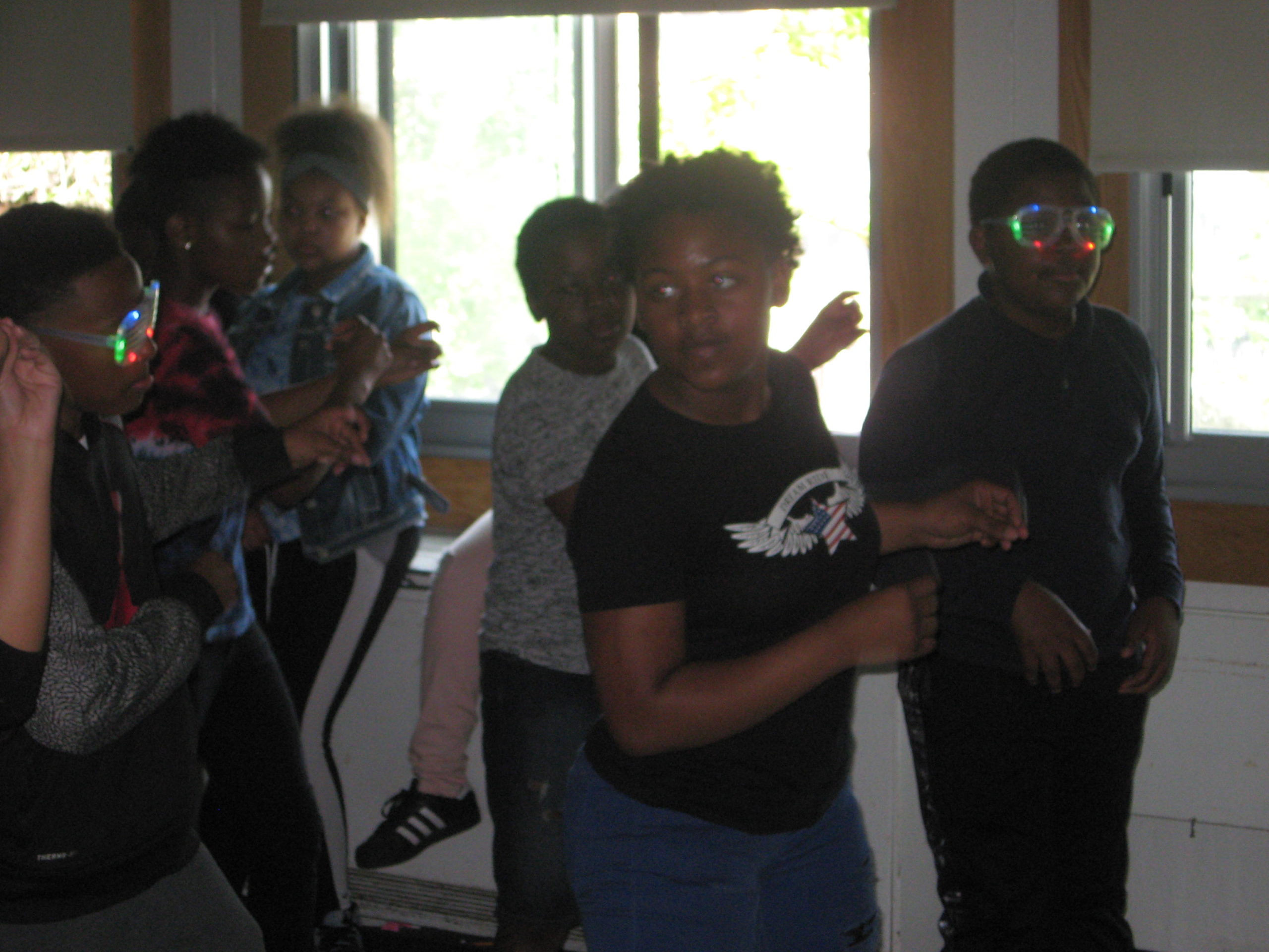 YVETTE ELGART'S CHORUS SINGS FOR CLASSROOM CLOSE-UP AND PROJECT GHANA